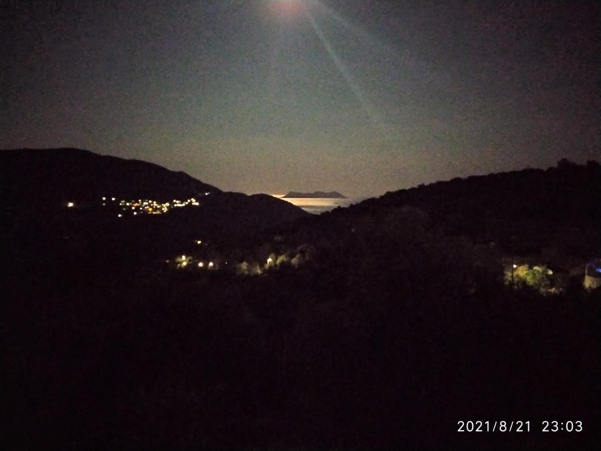 Stathis Guesthouse Fternon Bagian luar foto
