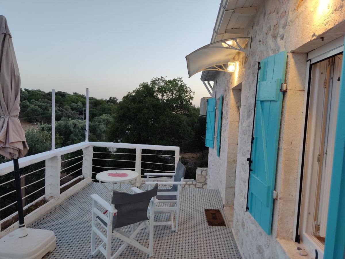 Stathis Guesthouse Fternon Bagian luar foto