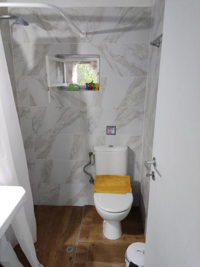 Stathis Guesthouse Fternon Bagian luar foto