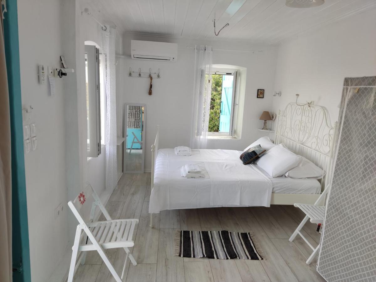 Stathis Guesthouse Fternon Bagian luar foto
