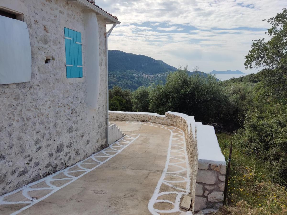 Stathis Guesthouse Fternon Bagian luar foto